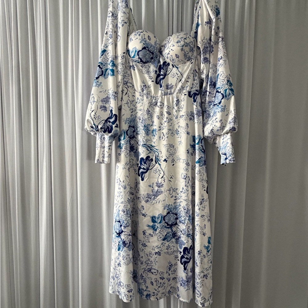 Blue & White Floral Puff-Sleeve Midi Dress - Picture 5 of 13